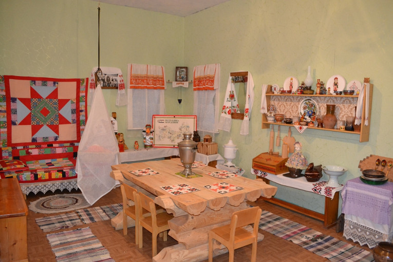 Городской конкурс мини-музеев народного быта "Народная изба" Городской конкурс мини-музеев народного быта "Народная изба".